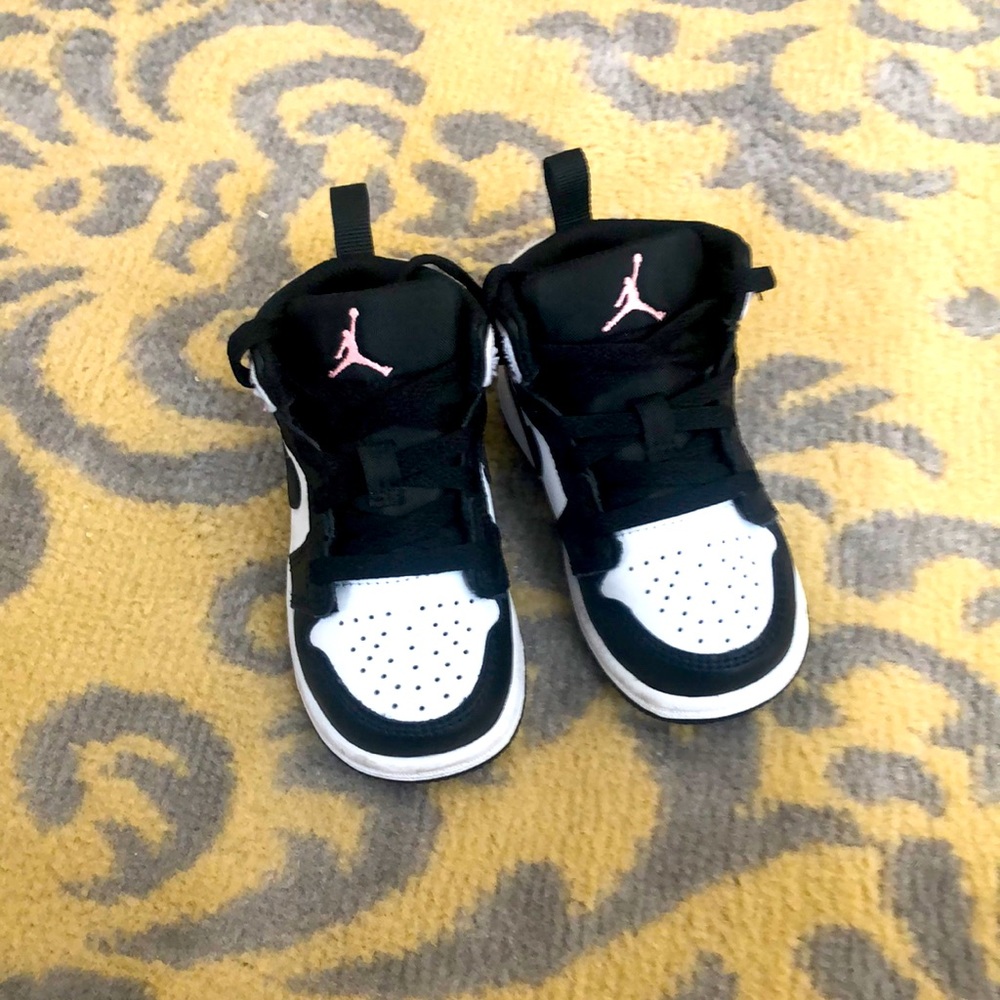 Toddler Jordan 1 Sz 6 Pre Loved Smoke Free.